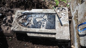 06 Červnové čištění náhrobků na hřbitově ve Svatoboru 